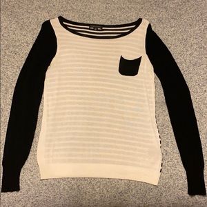 Parkhurst light sweater top.